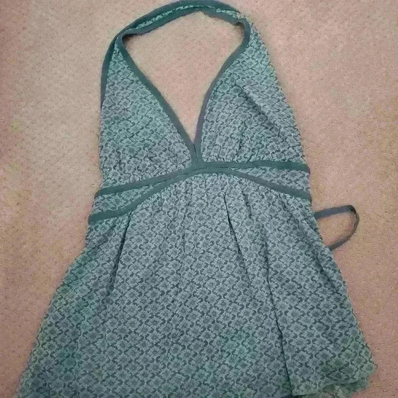 🌻NEW YORK AND COMPANY HALTER TOP​ - Picture 2 of 5